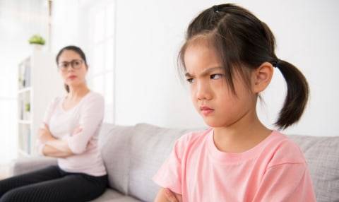 Ilustrasi anak yang suka meludah.   Foto: Shutterstock