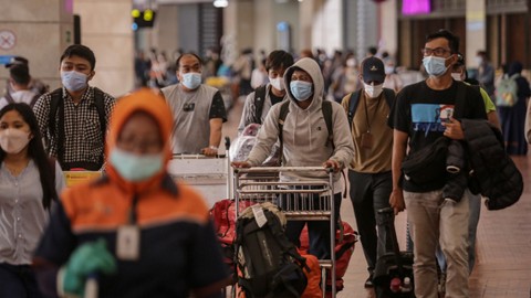 5 Berita Populer: Plafon Metropolis Ambruk; 17 Penumpang Pesawat Positif Corona (5)