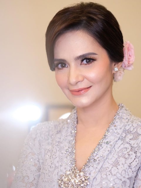 Penampilan Cut Tari saat menikah dengan Richard Kevin. Foto: Instagram @sylvanamakeup.