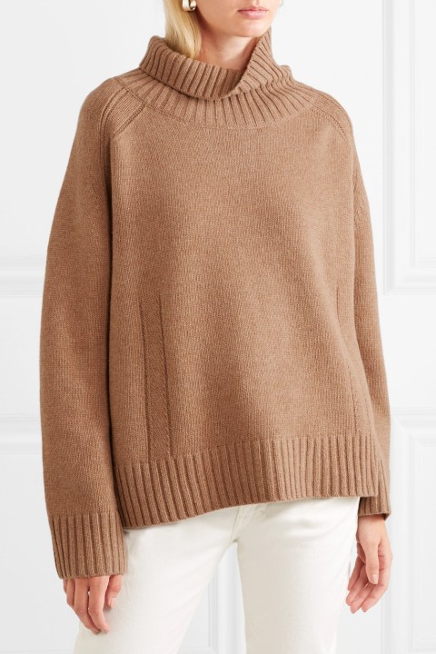 Sweater lembut berpotongan loose Foto: Net a Porter