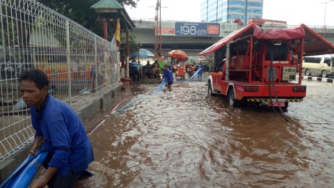 Usai Hujan, 3 Ruas Jalan di Jakut Tergenang Air hingga 55 Cm