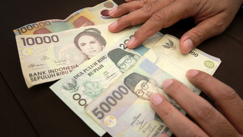 Empat pecahan uang kertas lama Foto: ANTARA FOTO/Adiwinata Solihin