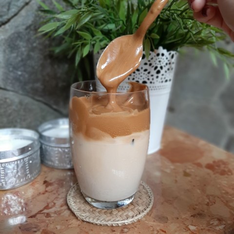 5 Varian Dalgona Coffee Yang Bisa Kamu Bikin Saat Dirumahaja Kumparan Com