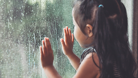Ilustrasi anak hujan. Foto: Shutter Stock