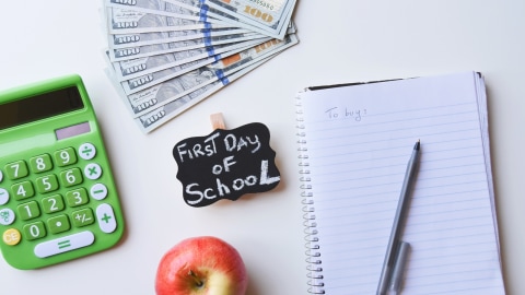 Ilustrasi biaya sekolah anak. Foto: Shutterstock