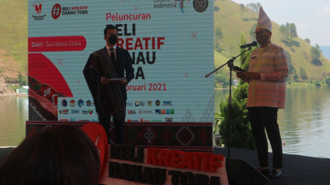 Kunker Hari Terakhir Sandi di Danau Toba: Manortor hingga Tinjau Produk UMKM (1)