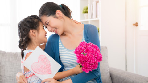 Ilustrasi ibu dan anak. Foto: Shutterstock