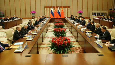 Pertemuan Bilateral China dan Rusia. Foto: REUTERS/Wu Hong/Pool