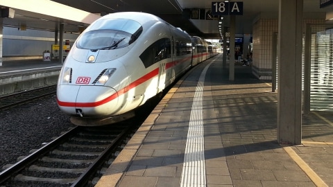 Luhut Lobi China Danai Kereta Cepat Jakarta - Surabaya, Jepang Ditikung Lagi? (1)