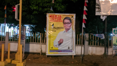 Baliho Puan Maharani dan Airlangga Hartanto Dipasang di Sudut-sudut Kota Maumere (1)