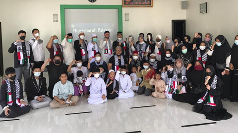 Warga Depok Galang Dana dan Undang Ulama Palestina (1)