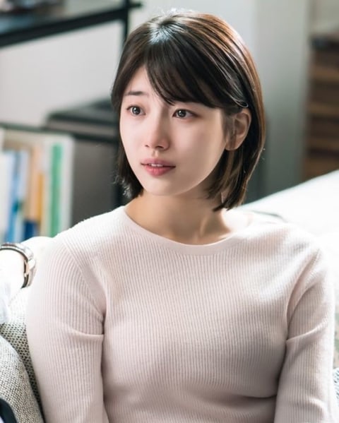 Model rambut layered bob ala Bae Suzy Foto: Instagram