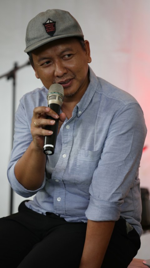 Vokalis grup musik Efek Rumah Kaca, Cholil Mahmud saat berkunjung ke kantor kumparan, Senin (24/2). Foto: Faisal Rahman/kumparan