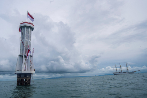 KRI Bima Suci bersama berlayar di Perairan Ambang Batas Laut (Ambalat), Nunukan, Kalimantan Utara, Senin (13/9/2021). Foto: Muhammad Adimaja/Antara Foto