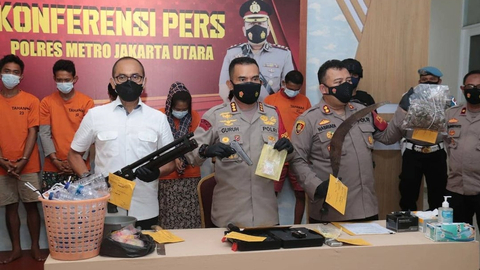 Jadi Bandar Narkoba, Ibu Rumah Tangga Ditangkap di Kampung Bahari Jakarta Utara (4)