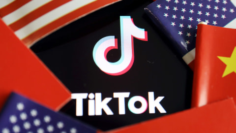 Ilustrasi TikTok. Foto: Florence Lo/REUTERS