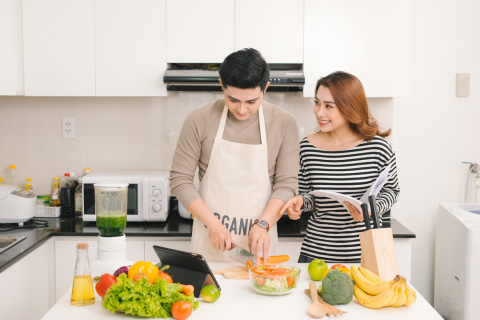 Ilustrasi Masak Bersama Pasangan Foto: Dok. Shutterstock