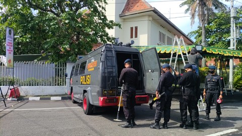 Polisi Disinfeksi Gereja Kotabaru dengan DIY: Berikan Ketenangan Pikiran Jemaat (1)