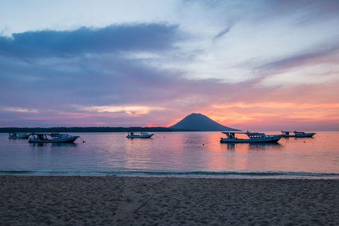 Ilustrasi senja di Bunaken, Sulawesi Utara Foto: Shutter Stock
