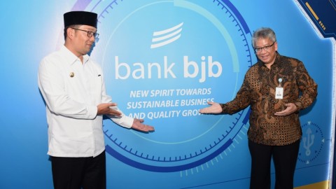 Gubernur Jawa Barat Ridwan Kamil mendorong program Kredit Mesra yakni pinjaman tanpa bunga dan agunan yang bisa diperoleh di masjid, gereja, pura, wihara, hingga kelenteng, kerja sama dengan Bank bjb. Foto: Dok. Pemprov Jabar