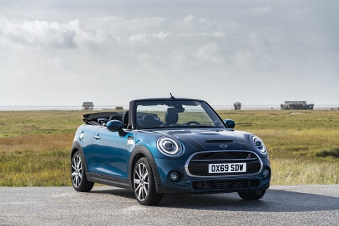 Mini Cooper Cabrio Sidewalk Meluncur Hanya Ada 20 Unit Di Indonesia Kumparan Com
