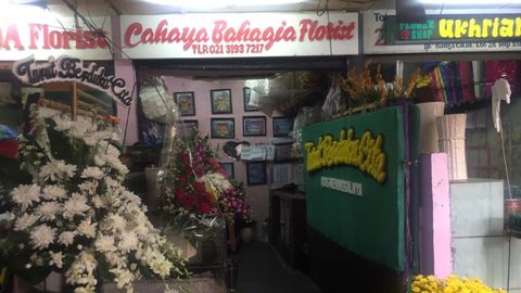 Lesunya Penjualan Bunga Di Pasar Kembang Cikini Saat Valentine Kumparan Com