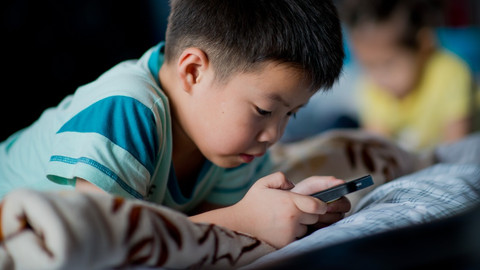 Ilustrasi anak main games. Foto: Shutter Stock