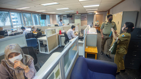 Waspada Lonjakan Klaster Perkantoran (2)