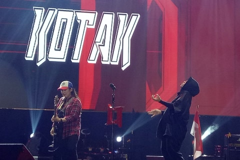 Penampilan grup band Kotak tampil di konser 'Musik Untuk Republik' Foto:  Aria Pradana/kumparan 