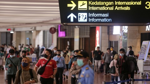 5 Berita Populer: Plafon Metropolis Ambruk; 17 Penumpang Pesawat Positif Corona