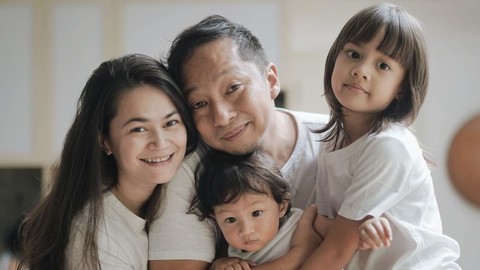 Ringgo Agus Rahman, Sabai Morscheck dan anaknya.  Foto: Instagram/@ringgoagus