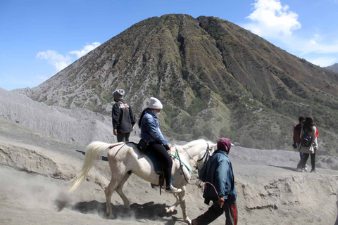 Foto: Berkuda di Kawasan Wisata Gunung Bromo