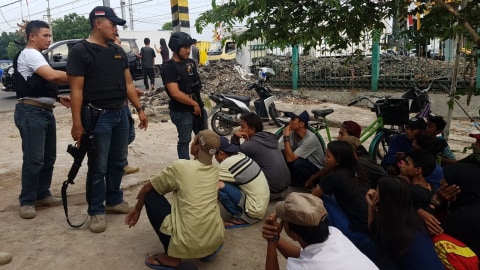 Ilustrasi penangkapan preman. Foto: Fachrul Irwinsyah/kumparan