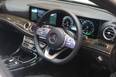 Mercedes-Benz E300 e EQ Power Foto: dok. Muhammad Ikbal/kumparan