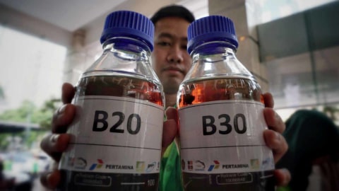 Bahan bakar Biodiesel B30 yang diuji coba di Kementerian ESDM, Kamis (13/6). Foto: Jamal Ramadhan/kumparan