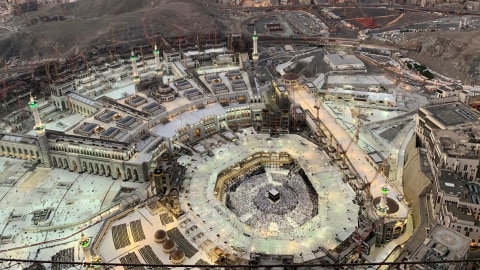 Suasana Masjidil Haram diambil dari Balcony The Makkah Clock Tower Museum, Mekah, Arab Saudi. Foto: ANTARA FOTO/Hanni Sofia