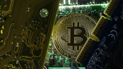Ilustrasi Bitcoin Foto: REUTERS/Dado Ruvic