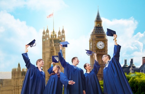 Ilustrasi kuliah di luar negeri. Foto: Shutter Stock