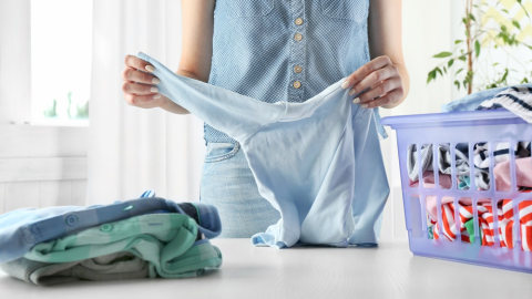 Mencuci baju bayi. Foto: Shutterstock