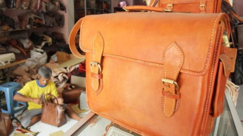 4 Daerah Penghasil Produk Kulit Kenamaan Di Indonesia Kumparan Com