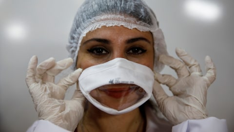 Foto Masker Transparan Untuk Warga Tunarungu Di Turki Kumparan Com