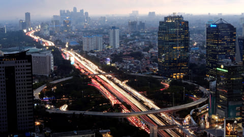 Potret Jalanan dan Gedung Bertingkat di Semanggi. Foto: Reuters/Beawiharta