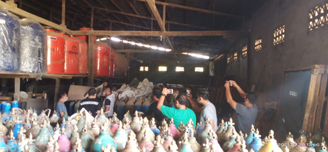56 tabung oksigen disembunyikan di sebuah toko bangunan di Perindo, Sangao 1 56 tabung oksigen disembunyikan di sebuah toko konstruksi di Perindo, Sangao