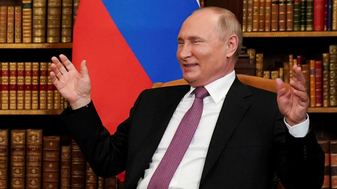 Vladimir Putin Ungkap Dirinya Divaksin COVID-19 Pakai Sputnik V
