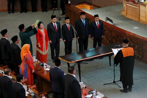 Pelantikan Ketua DPR dan para Wakil Ketua DPR (paling kiri Puan Maharani, paling kanan Muhaimin Iskandar). Foto: Fanny Kusumawardhani/kumparan