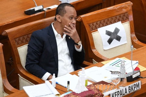 Kepala Badan Koordinasi Penanaman Modal (BKPM) Bahlil Lahadalia mengikuti rapat kerja bersama Komisi VI DPR di Kompleks Parlemen Senayan, Jakarta, Kamis (27/8). Foto: Puspa Perwitasari/Antara Foto