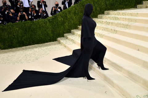 Kim Kardashian di Met Gala 2021, di New York City, AS, Senin (13/9). Foto:  Angela Weiss/AFP
