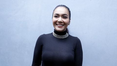 Penyanyi Denada saat ditemui di Studio Trans Tv, Jakarta, Selasa (16/4). Foto: Ronny
