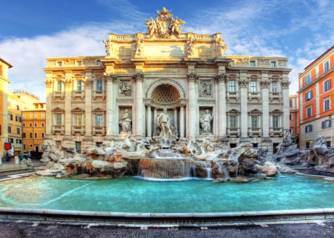 Trevi Fountain yang ikonik di Roma Foto: Shutter Stock