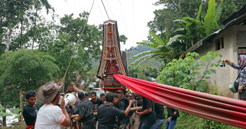 Mumifikasi Hingga Menari Bareng Jenazah, Ini 7 Ritual Pemakaman Unik di Dunia (3)